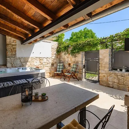 Casa Nini I - Jacuzzi بيت للعطل